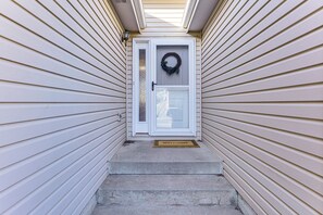 House (4 Bedrooms) | Interior - Spacious & Family Friendly! Lincoln Home w/ Deck (Lincoln)