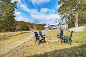 House (4 Bedrooms) | Interior - 3+ Picturesque Acres! Historic Lexington Farmhouse (Lexington)