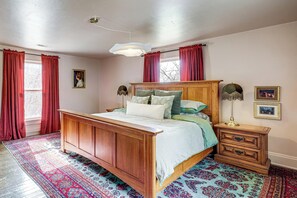 House (4 Bedrooms) | Interior - 3+ Picturesque Acres! Historic Lexington Farmhouse (Lexington)
