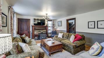 House (4 Bedrooms) | Interior