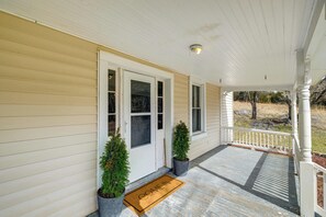 House (4 Bedrooms) | Interior - 3+ Picturesque Acres! Historic Lexington Farmhouse (Lexington)