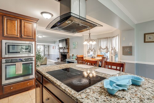 Family & Pet Friendly! Home 6 Mi to Surfside Beach