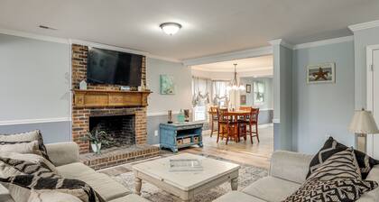 Family & Pet Friendly! Home 6 Mi to Surfside Beach