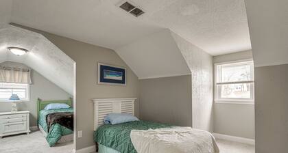 Family & Pet Friendly! Home 6 Mi to Surfside Beach