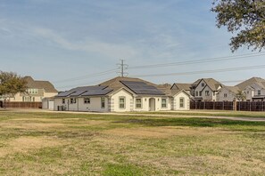 House (4 Bedrooms) | Interior - Private 1-acre Hideaway, 2 Mi to Joe Pool Lake! (Grand Prairie)
