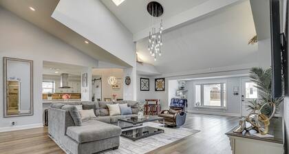 Private 1-acre Hideaway, 2 Mi to Joe Pool Lake!