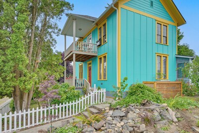 Gateway to Adventure! Dtwn Toledo Home Near Hiking