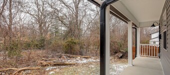 Downtown Ashland & Central Park! Fresh Condo