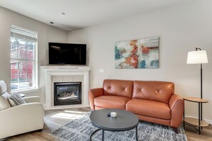 House (3 Bedrooms) | Interior - Bright & Modern! Family Home 11 Mi to Dtwn Tacoma (Tacoma)