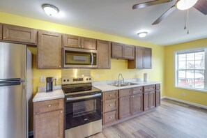 Interior - Explore Downtown Ashland! Cozy + New Apartment (Ashland)