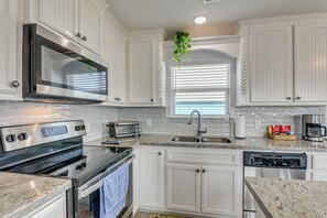 House (3 Bedrooms) | Interior - Walk to Surfside Beach: Coastal Family Retreat (Freeport)