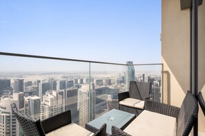 House - Silkhaus High Floor in Burj Royale Stunning View (Dubai)