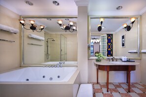 Quarto casal clássico, vista para o lago | Banheiro
