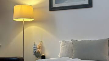 1 bedroom, bed sheets