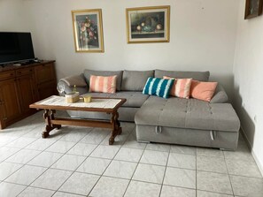 Apartment | Private kitchen - 2BR Apartment With Garden in Povljana (Povljana)