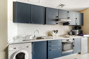 House, Accessible - Silkhaus Modern Studio Near Almas in West Lake (Dubai)
