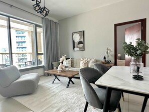 House, Accessible - Silkhaus Luxury 1BR Emaar Near Burj Khalifa (Dubai)