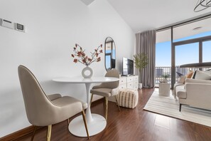 Studio, Accessible - Silkhaus New Studio Binghatti Pearl in DSO (Dubai)
