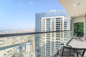 2 bedrooms, Internet - Silkhaus Stylish 2bdr in Aykon Tower (Dubai)