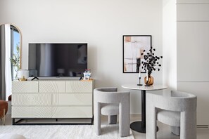 Internet - Silkhaus New High Floor Studio Aykon City (Dubai)