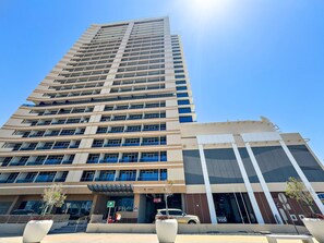2 bedrooms, Internet - Silkhaus New 2bdr in Julphar Near Adgm (Abu Dhabi)