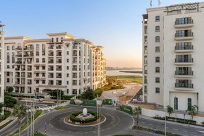 Apartment, Accessible | Internet - Silkhaus Signature Studio Yas Golf Collection (Abu Dhabi)