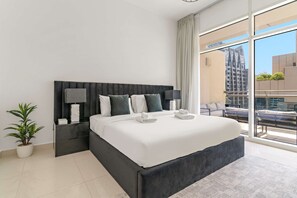 House, Accessible - Business Bay Apartment w Balcony Seating (Dubai)