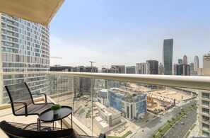 2 bedrooms, Internet - Silkhaus Stylish 2bdr in Mayfair Tower (Dubai)