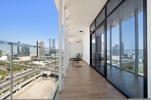 House, Accessible - Silkhaus 1bdr Bright Space in Maryah Island (Abu Dhabi)