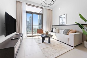 Apartment, Accessible - Silkhaus Stylish 1BR Pool Gym Burj Crown (Dubai)