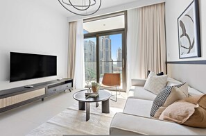 1 bedroom, Internet - Silkhaus Stylish 1BR Pool Gym Burj Crown (Dubai)
