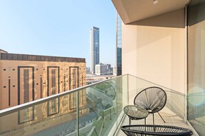 Apartment, Accessible - Downtown Apartment w Tower Pool Balcony (Dubai)