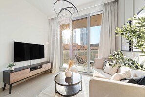 Apartment, Accessible - Downtown Apartment w Tower Pool Balcony (Dubai)