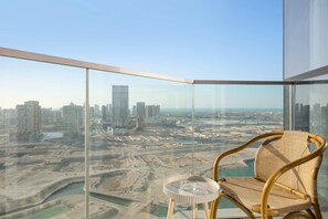 House, Accessible - Silkhaus Canal View 1BR Apartment In Reem Island (Abu Dhabi)