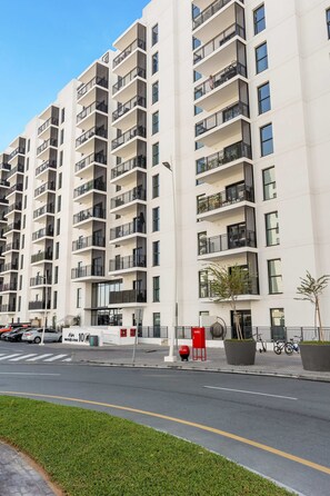 House, Accessible - Silkhaus Large 1bdr Near Yas Island Parks (Abu Dhabi)