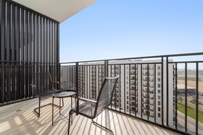 1 bedroom, Internet - Silkhaus Canalside 1BR Water s Edge Yas Island (Abu Dhabi)