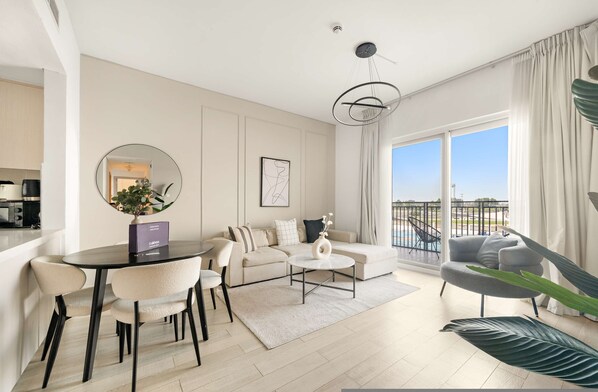 Apartment | 2 bedrooms, Internet - Silkhaus in Water s Edge Close to Ferrari World (Abu Dhabi)