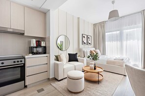 House, Accessible - Silkhaus Canal View Studio Near Ferrari World (Abu Dhabi)