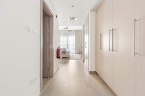House, Accessible - Silkhaus Canalside Studio in Water s Edge Tower (Abu Dhabi)