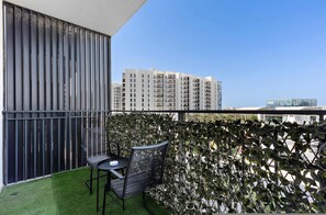 2 bedrooms, Internet - Silkhaus Unique Deal Modern 2bdr Canal View (Abu Dhabi)