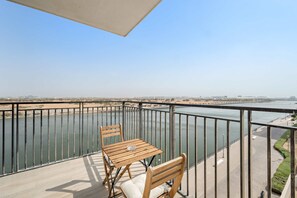 House, Accessible - Silkhaus Canal View 3bdr Maid Near Ferrari World (Abu Dhabi)
