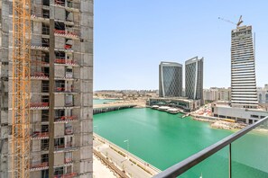 House, Accessible | Internet - Silkhaus Chic Studio Shared Pool and Gym (Abu Dhabi)
