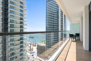 House - Silkhaus Modern 1bdr Marina Vista Private Beach (Dubai)