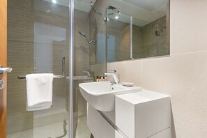 House, Accessible - Silkhaus 1BR Prime Spot at Julphar in Reem Island (Abu Dhabi)
