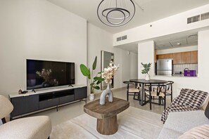 1 bedroom, Internet - Silkhaus 1BR Prime Spot at Julphar in Reem Island (Abu Dhabi)