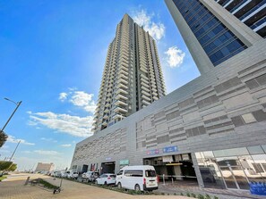 Apartment, Accessible - Silkhaus Comfy 1bdr Najmat Tower in Reem Island (Abu Dhabi)
