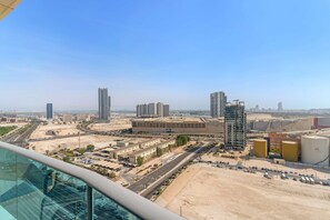 1 bedroom, Internet - Silkhaus Exclusive 1BR Stay at Julphar Tower (Abu Dhabi)