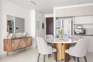 House, Accessible - Silkhaus Seaside 2bdr Marina Vista Beachfront (Dubai)