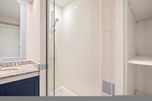 Studio, accessible aux personnes à mobilité réduite