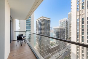 1 bedroom, Internet - Silkhaus 1bdr w Private Tower Beach Marina Vista (Dubai)